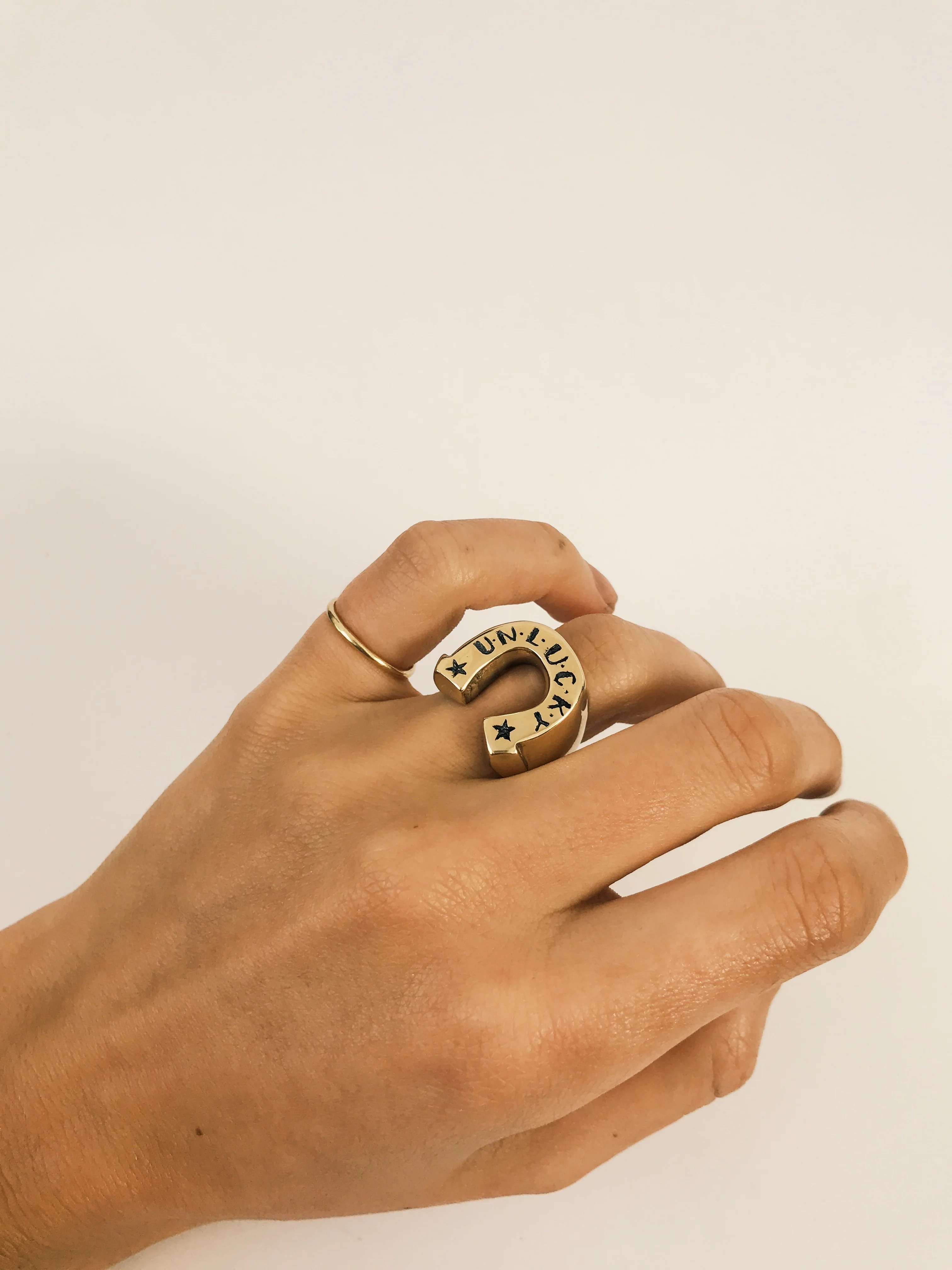 9ct Eco Gold Unlucky Horseshoe Ring - Image 4