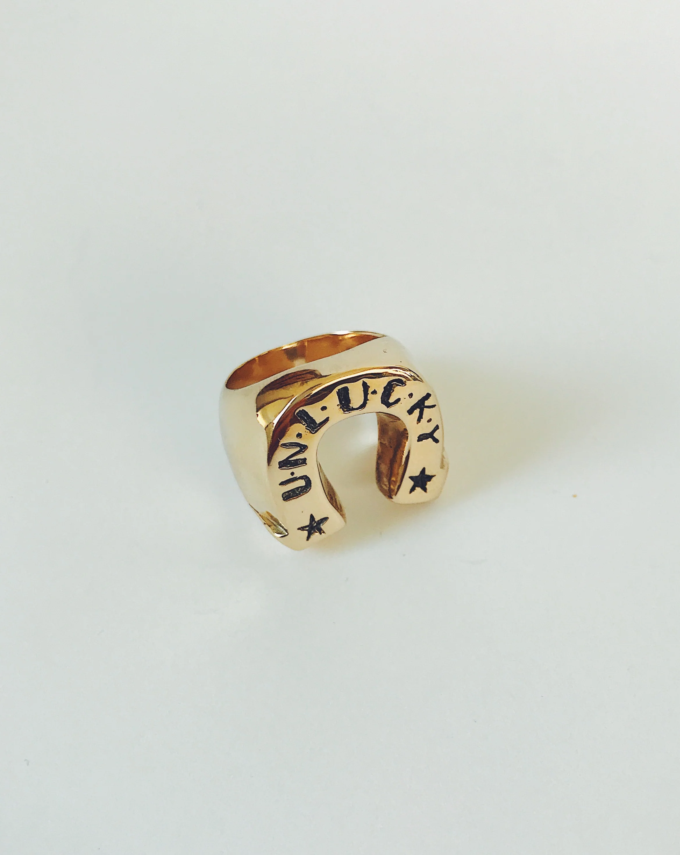 9ct Eco Gold Unlucky Horseshoe Ring - Image 5