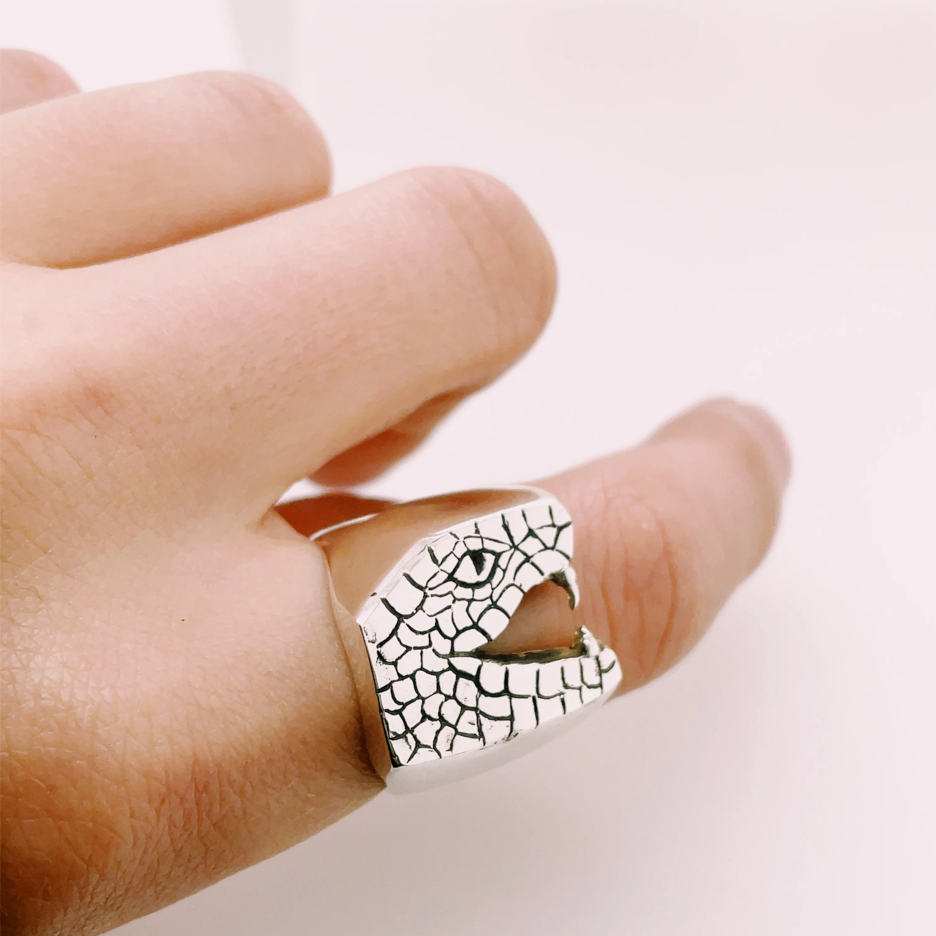 Fang Toothed Snake Ring - Image 3