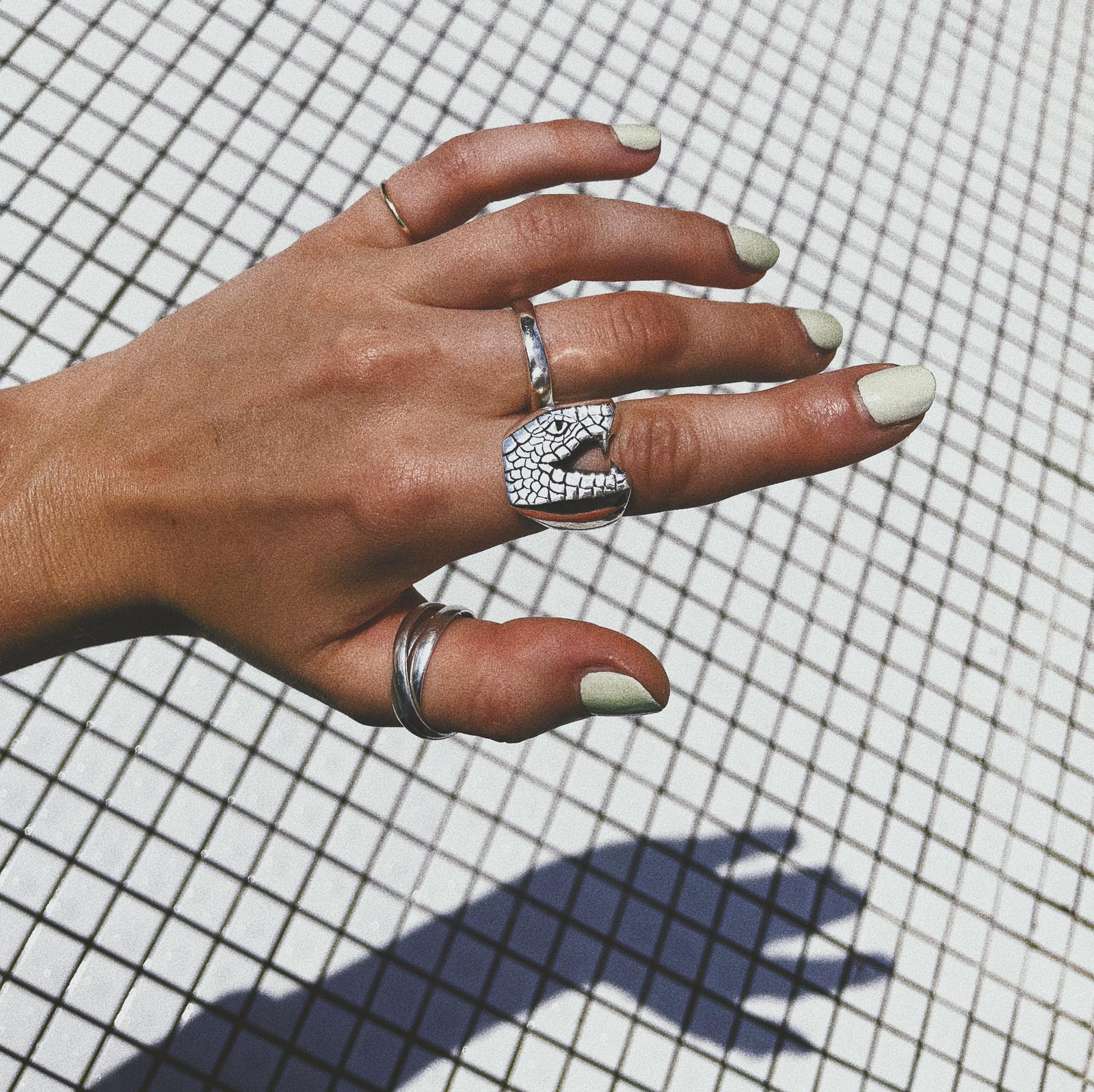 Fang Toothed Snake Ring - Image 8