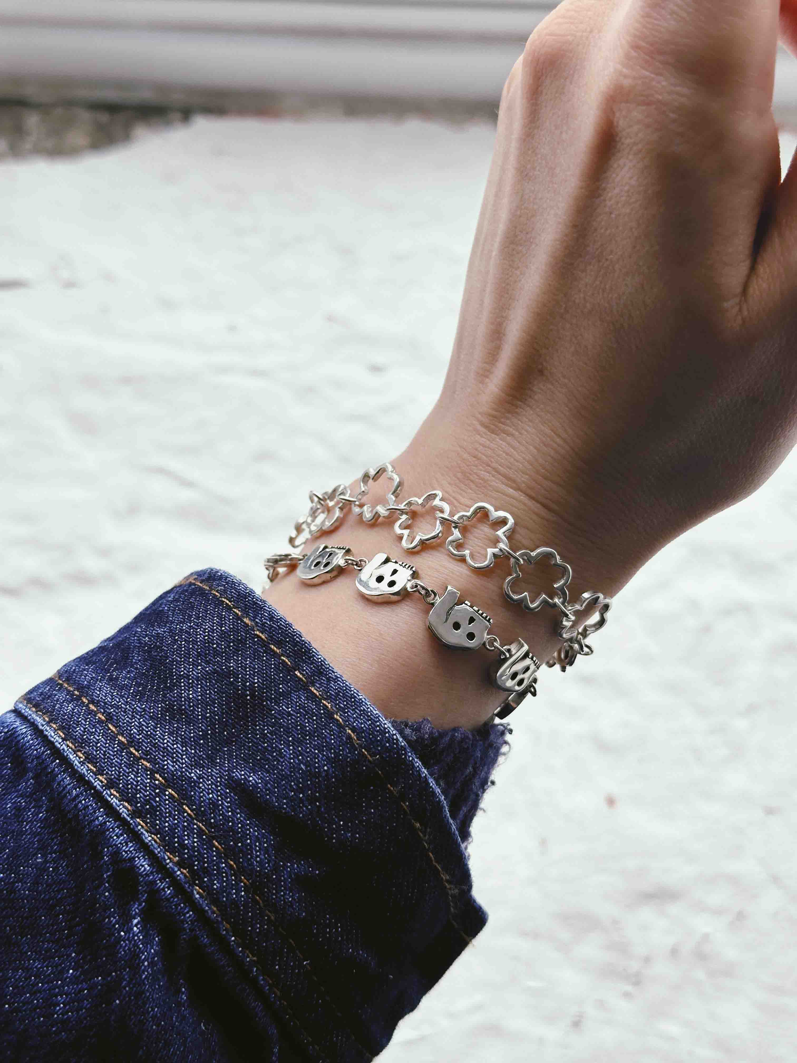 Flower Link Chain Bracelet - Image 2