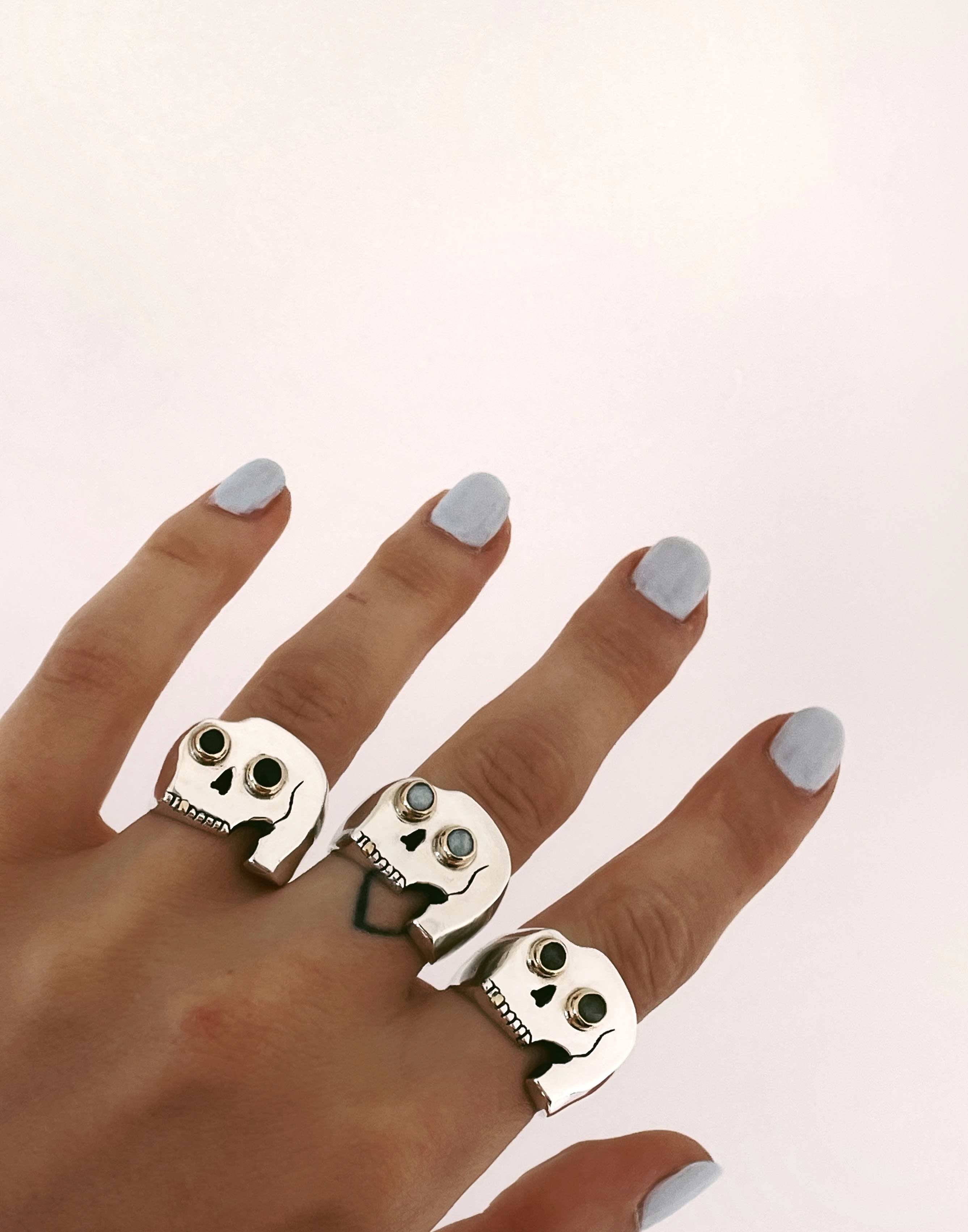 Light Nephrite Jade Ogling Skull Ring - Image 3