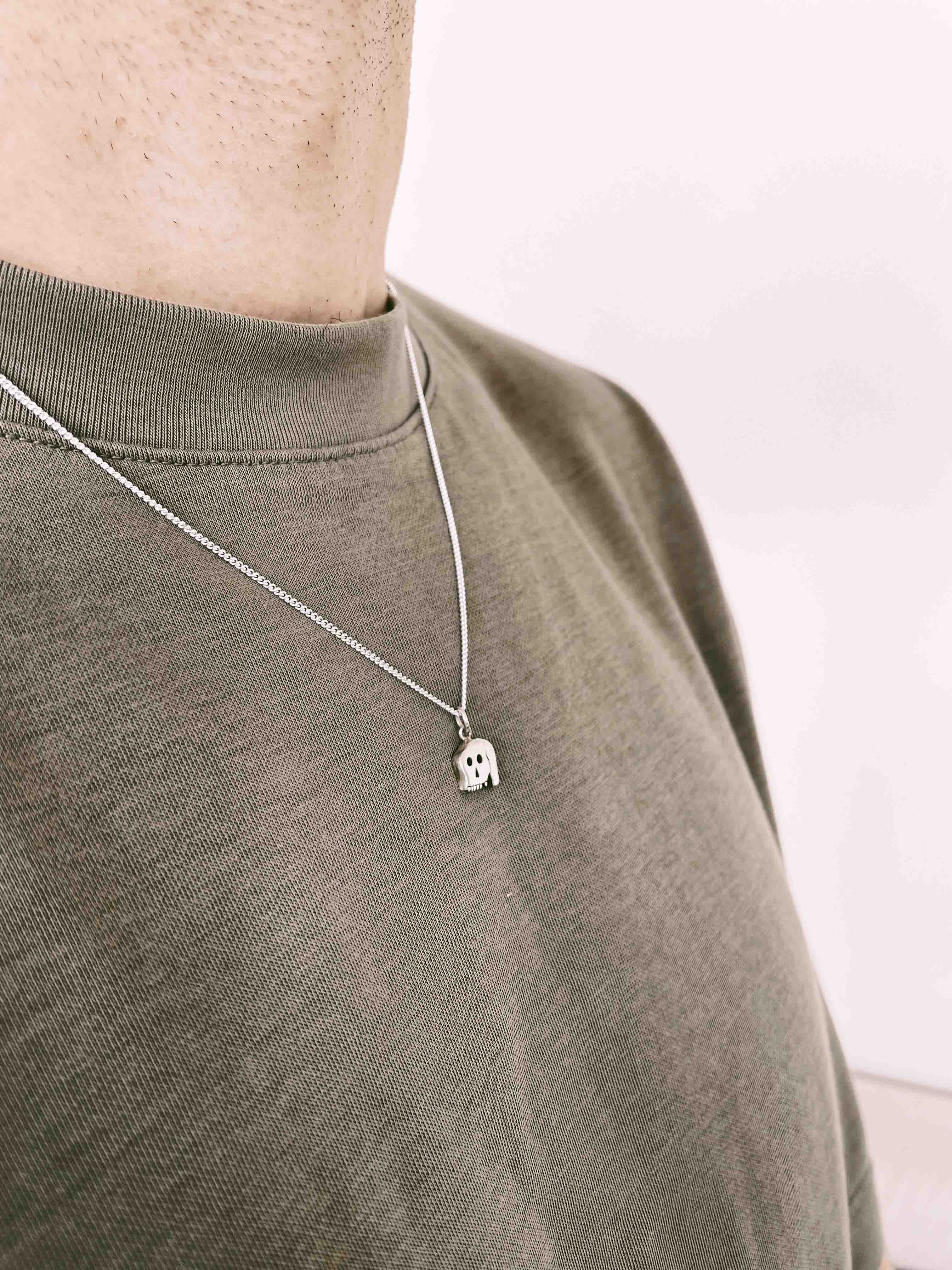 Ogling Skull Charm Necklace - Image 4