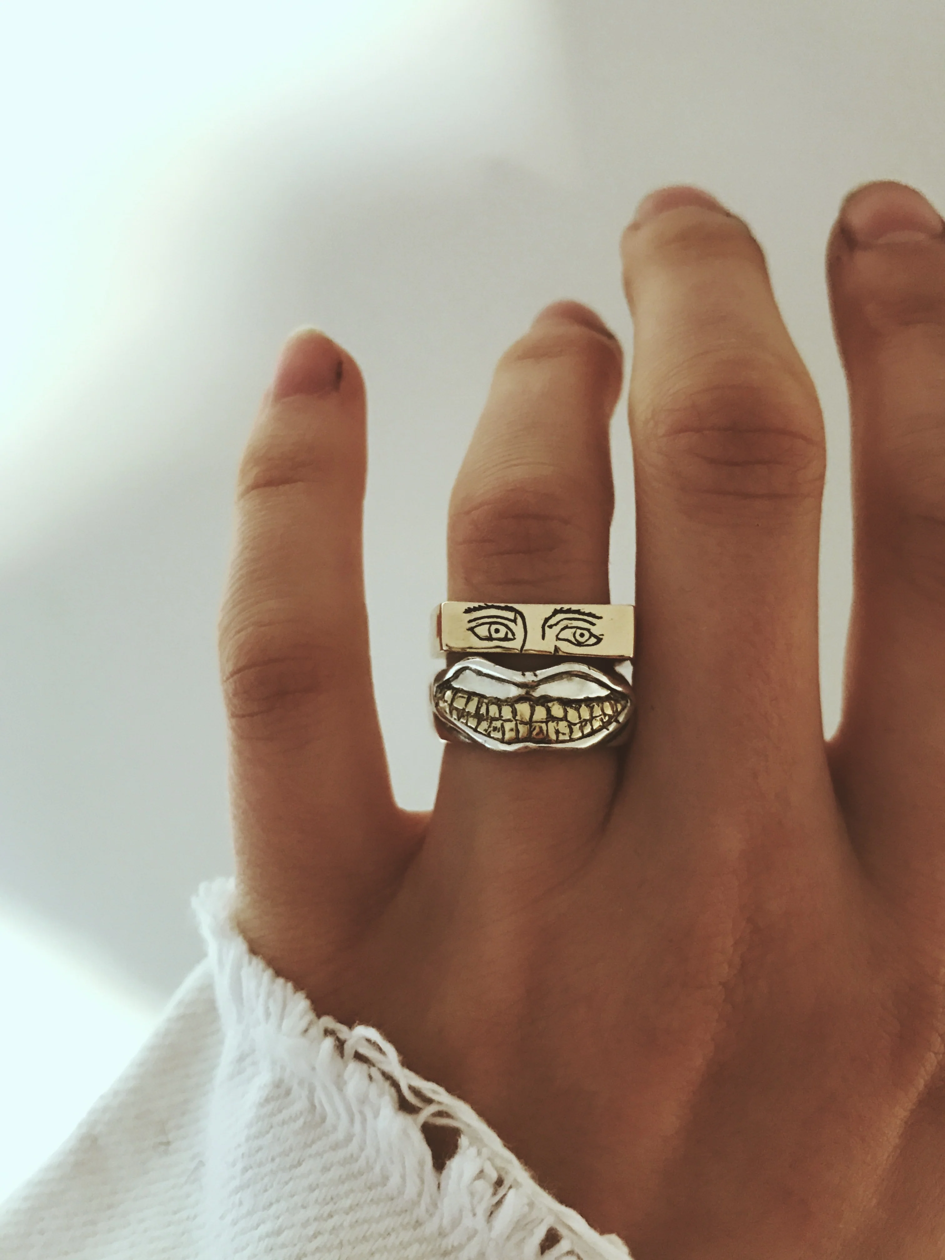 9ct Eco Gold Thin Crying Eyes Ring - Image 4
