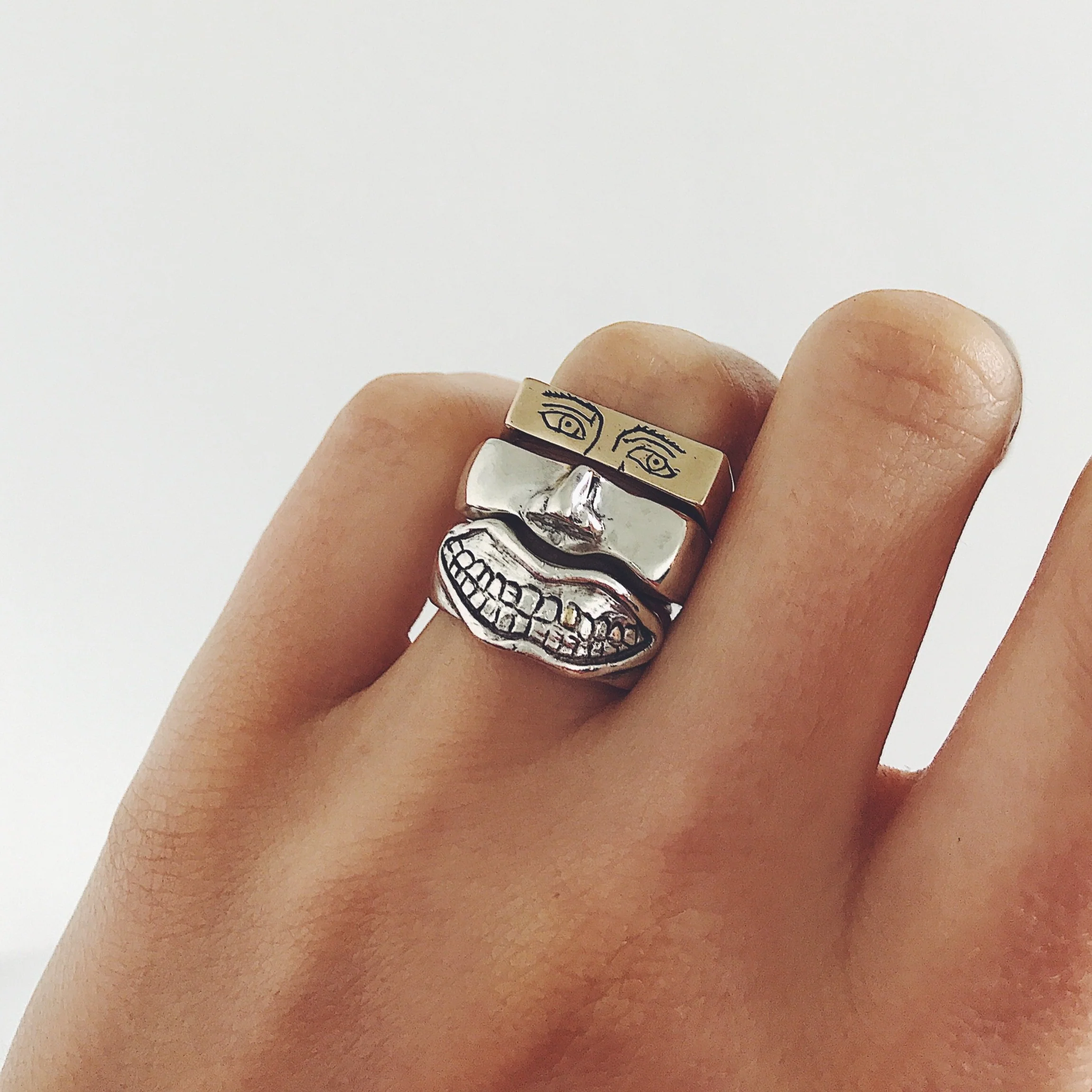 9ct Eco Gold Thin Crying Eyes Ring - Image 5