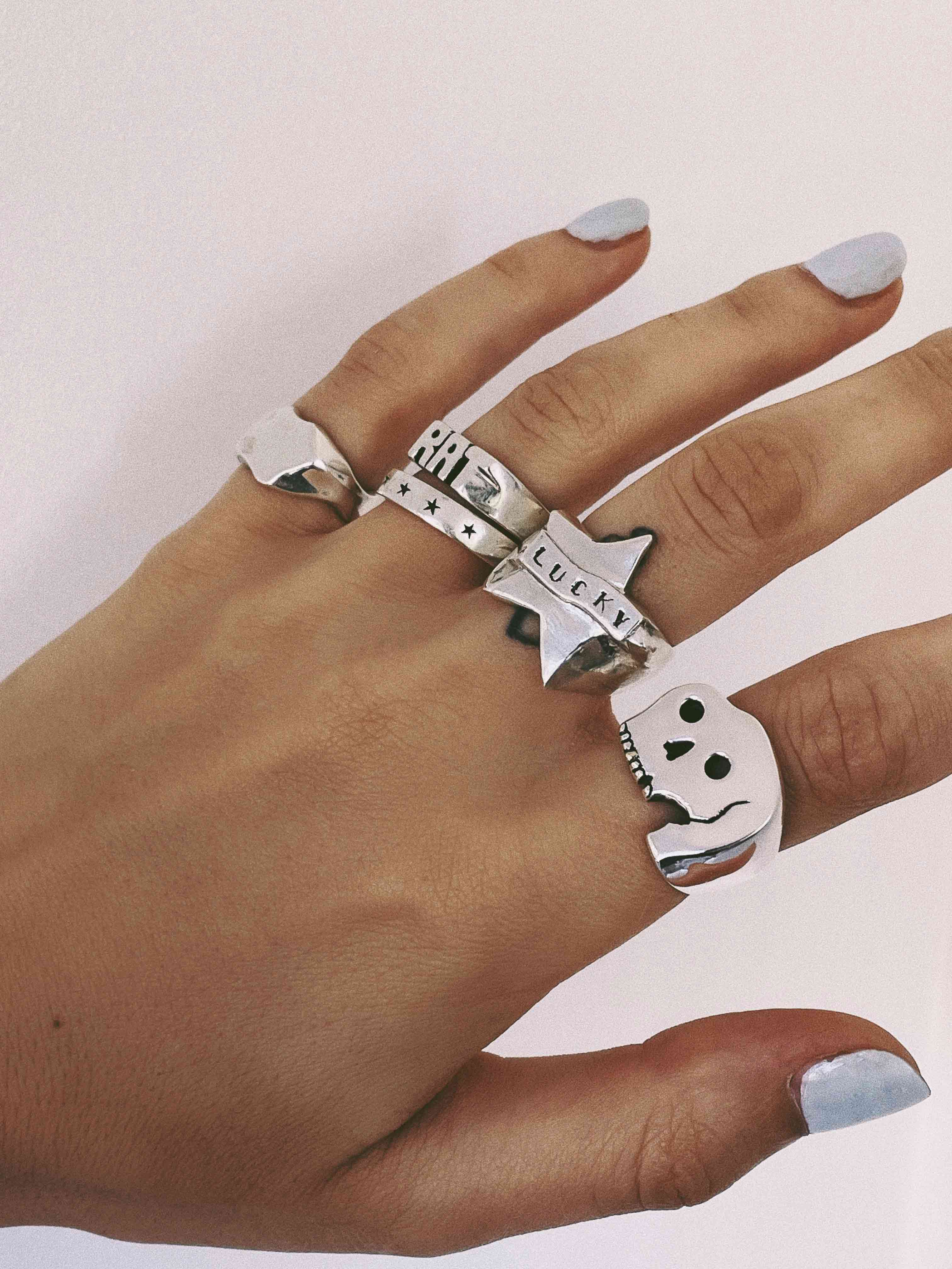 The Ogling Skull Ring - Image 3