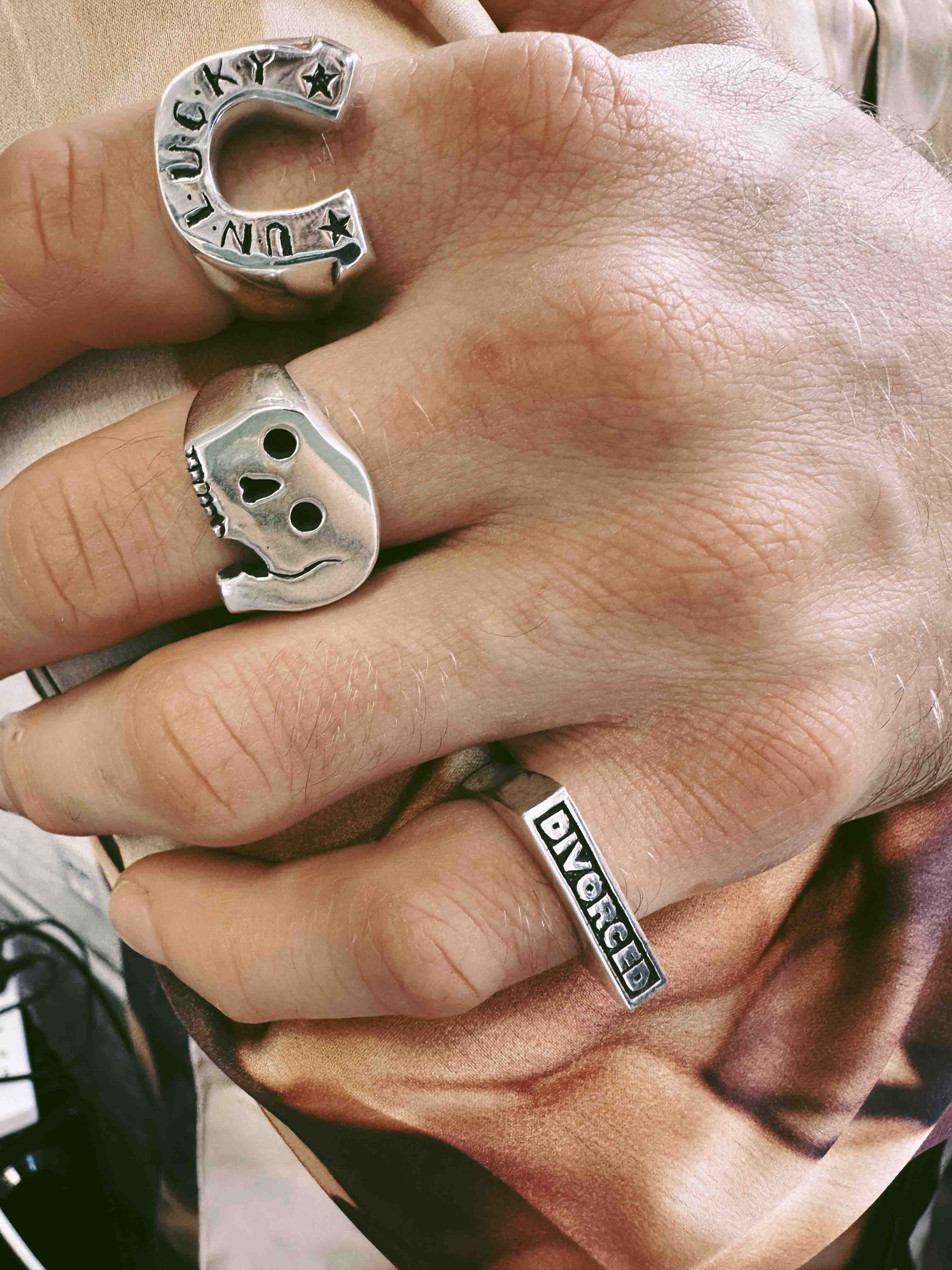 The Ogling Skull Ring - Image 5